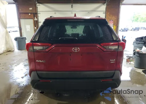2020 Toyota Rav4 Xle z USA, uszkodzony, nr VIN 2T3P1RFV8LW121992